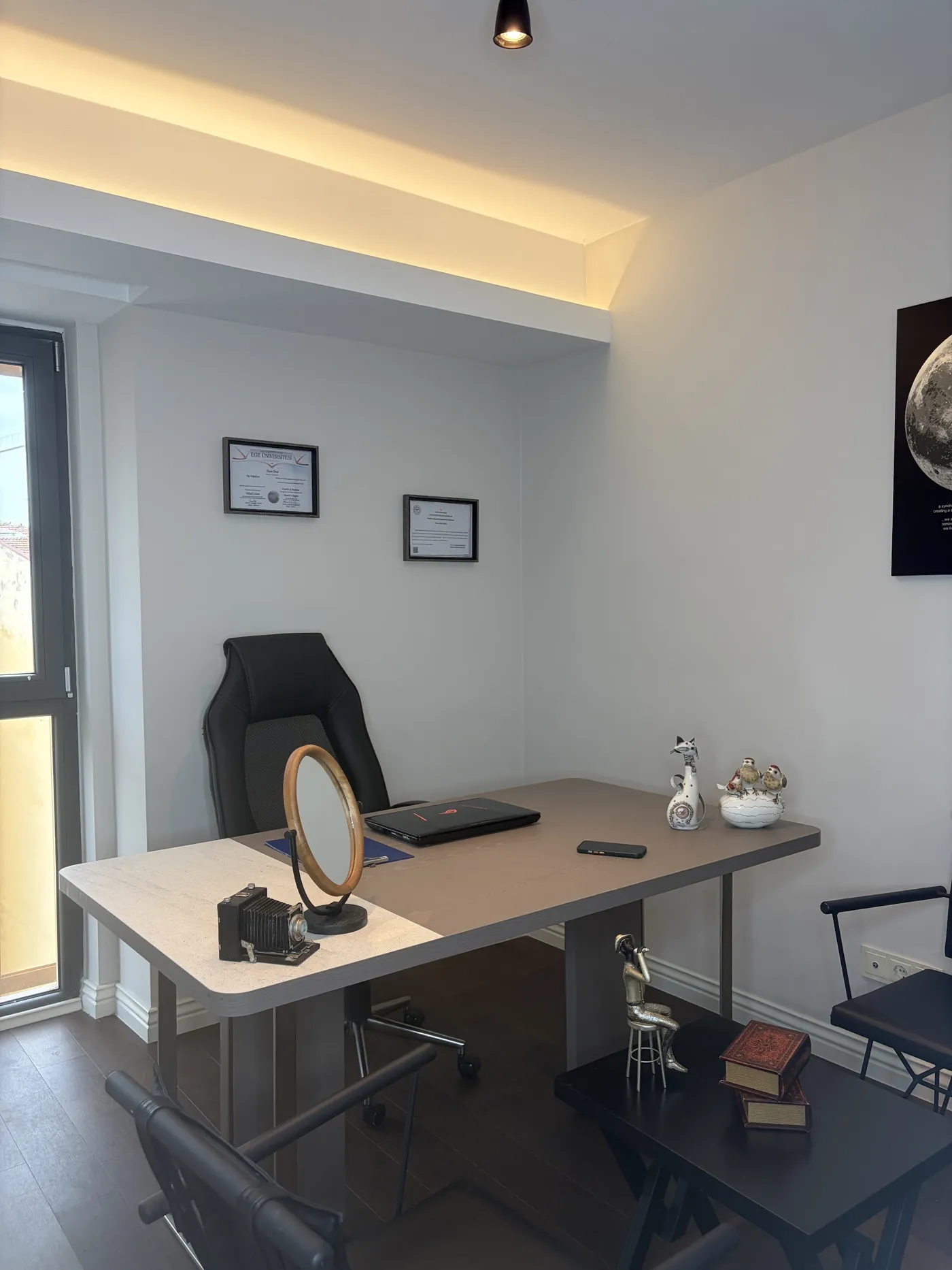Dr. Özen Önal'ın muayene odası