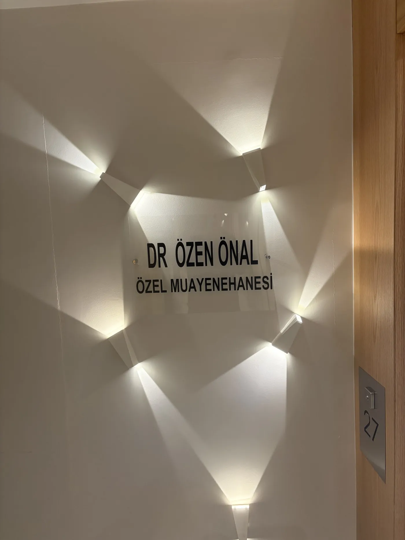 Dr. Özen Önal Özel Muayenehanesi girişi